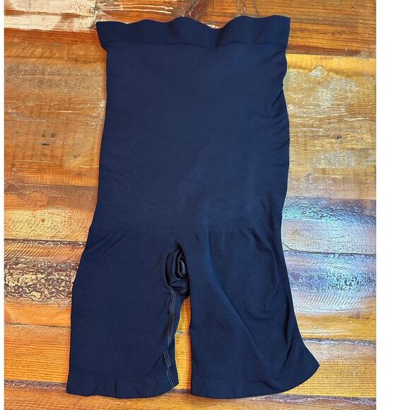 SKIMS Women's Seamless Sculpt Mid Thigh Short Shapewear – Black, Size 3XL - Picture 1 of 4